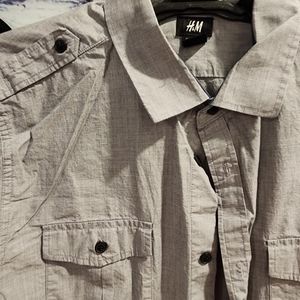Pre owned H&M sz L in good condition Grey dress shirt